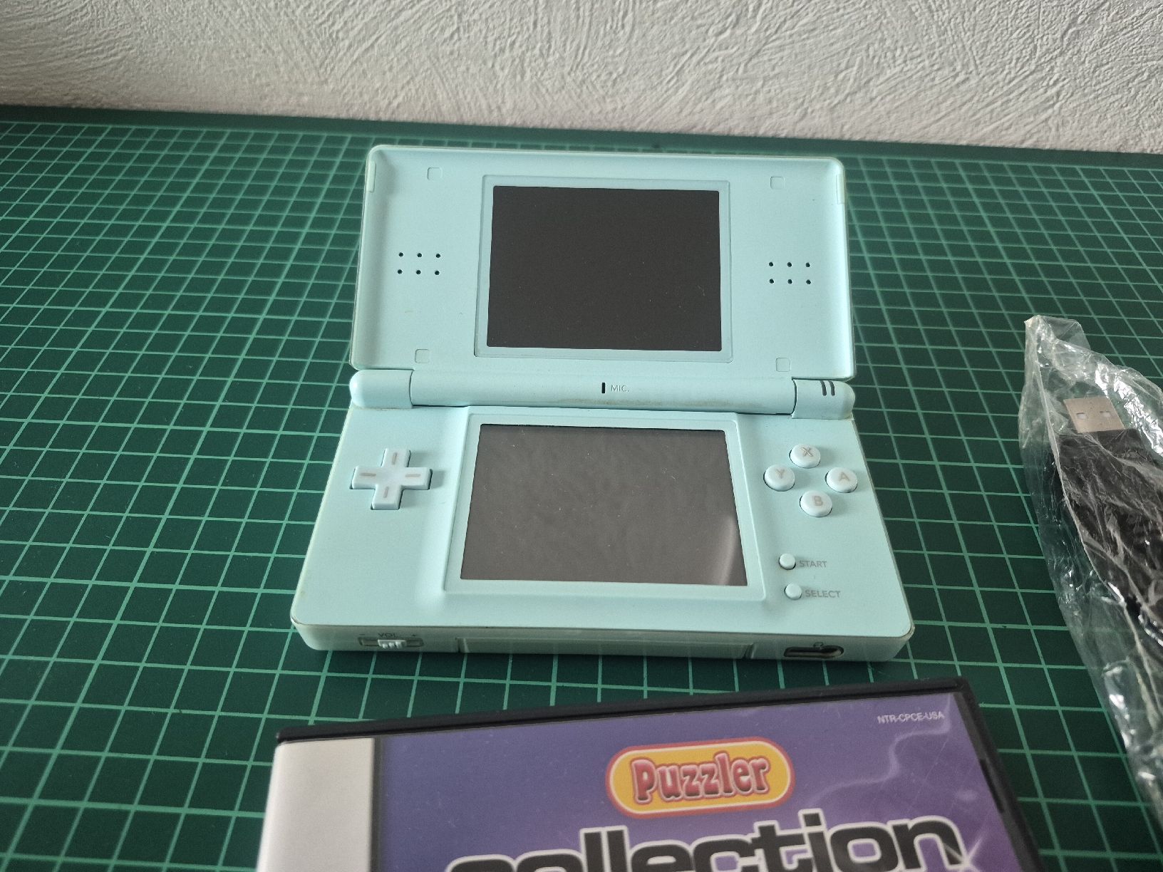Nintendo Konsolen: Nintendo DS Lite - Ice Blue + Puzzle Collection Game! – Gebraucht aus Meyrin von Retro-GZ 2