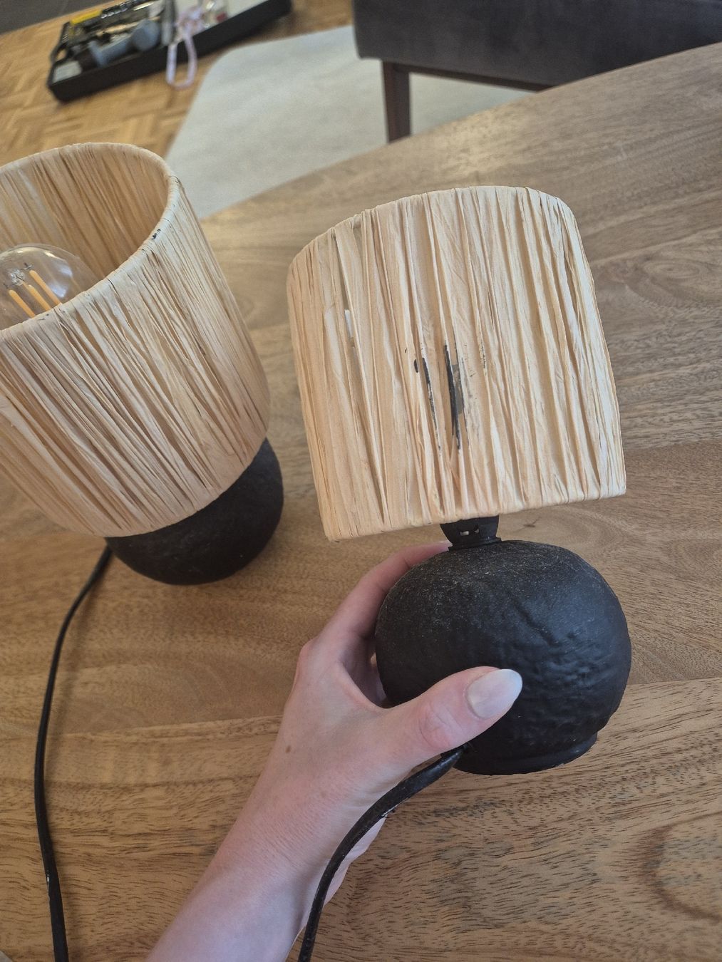 Lampade: Zwei Lämpchen mit Bast und schwarz – Usato da Lausanne venduto da len_vc5x 3