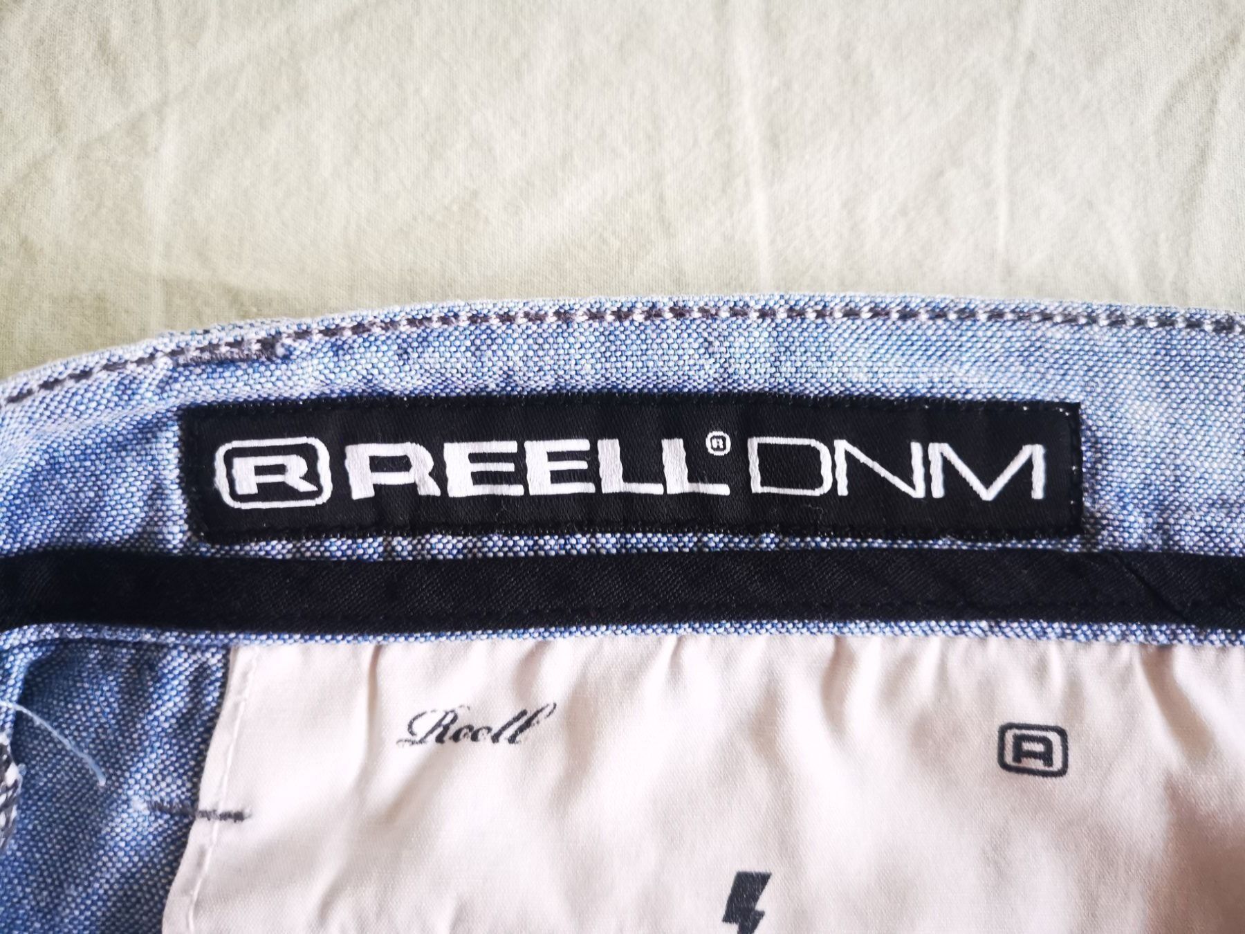 Jeans: Hell Blaue "Reell DNM" Jeans kurz – Usato da Zumikon venduto da dwl_j987 4