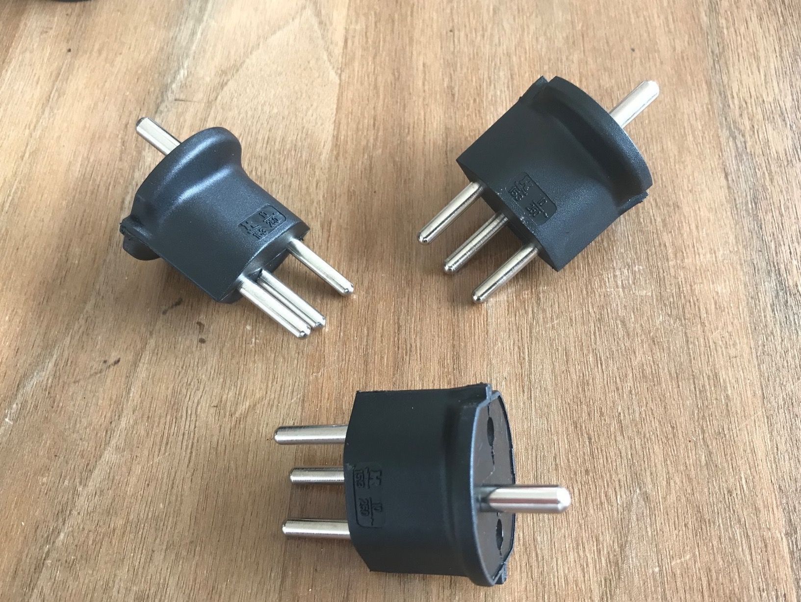 3 Stk Fix-Adapter Schuko zu CH-Stecker Schweiz 3-polig (10A) (Neu ...