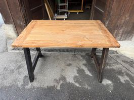 Massiver Holztisch, Teakholz, Sitzplatz gedeckt 120 x 80 cm