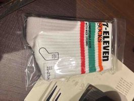 7-Eleven Socken Crew-Länge weiss Grösse 25-27cm neu