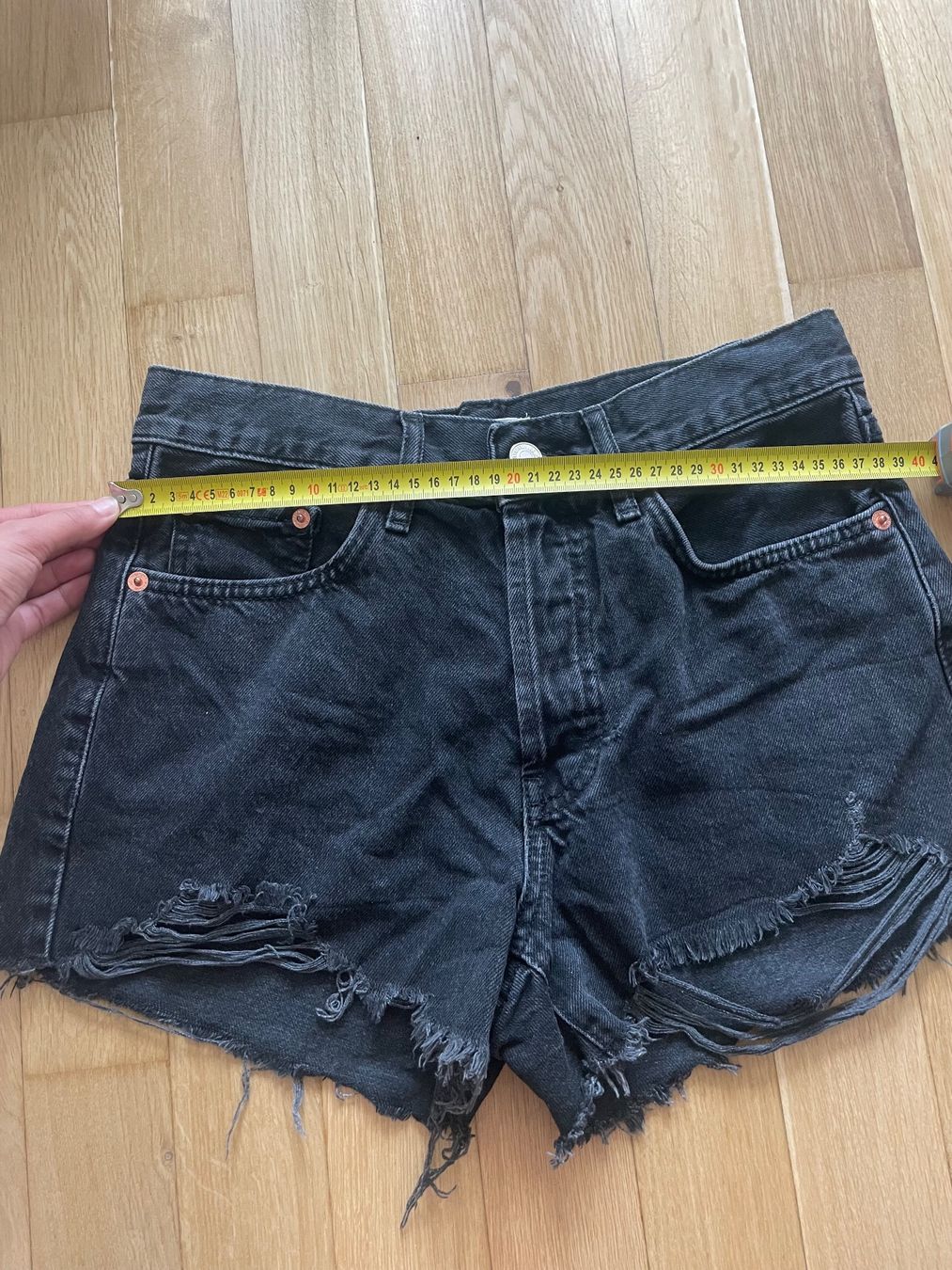 Mango Jeans: Short Noir Mango – Usato da Sierre venduto da e_vrn 5