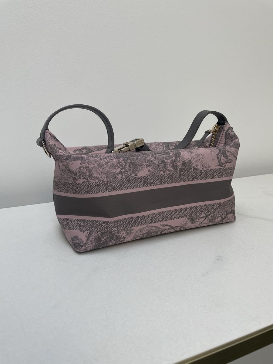 Dior Borse da donna: NEW Dior Nomad bag – Nuovo e nell'imballaggio originale da Vacallo venduto da kellyyy 1