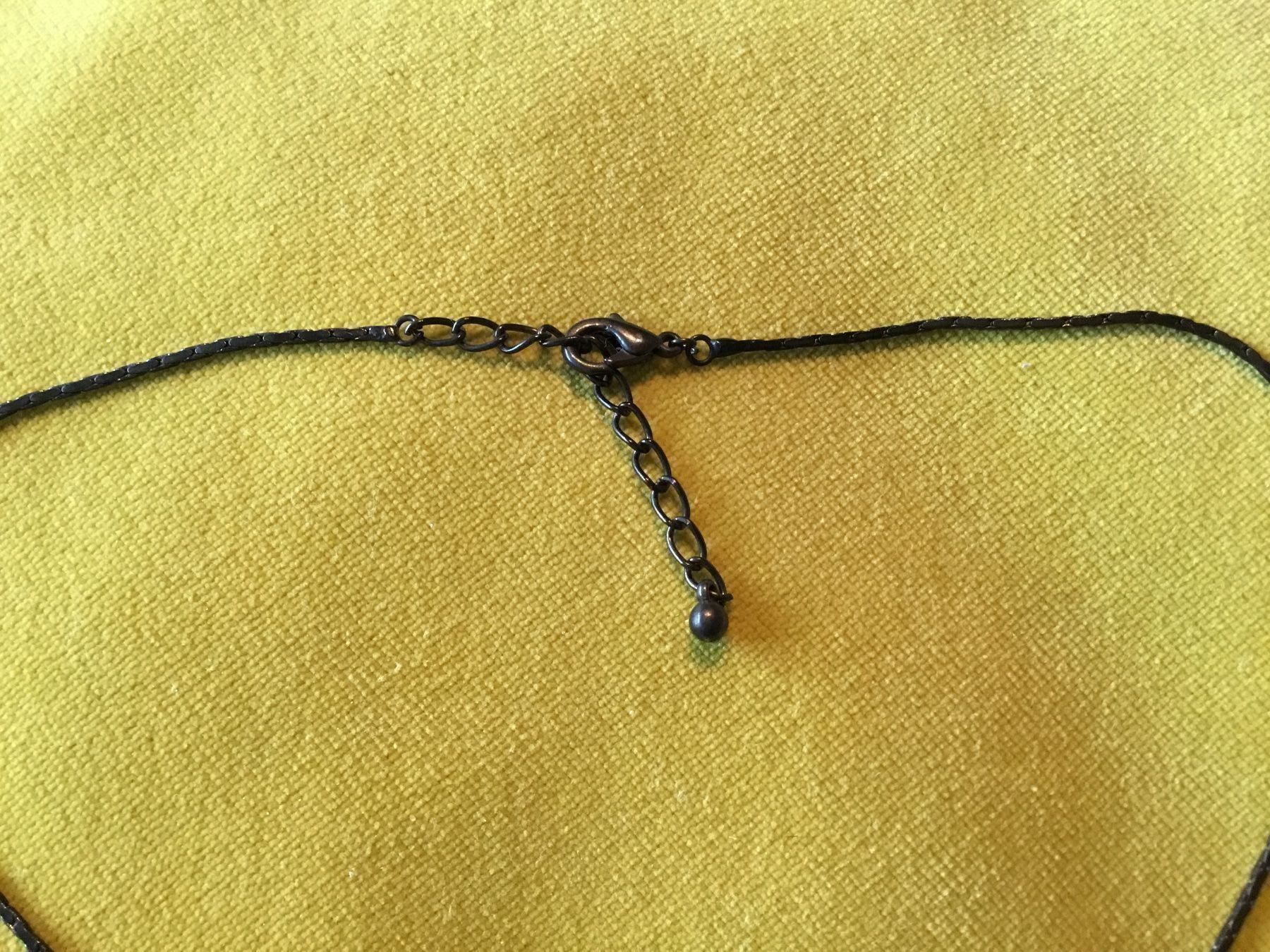 Ketten: Collier chic gris foncé et brillants – Neu und originalverpackt aus Le Landeron von nic_8hd5 3