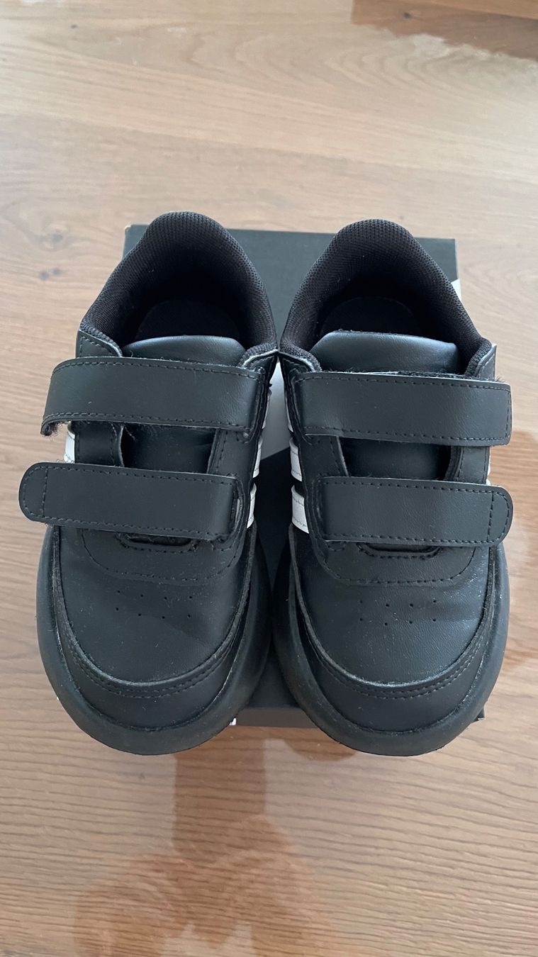 Scarpe per ragazzi: Adidas Sneakers – Usato da Bachenbülach venduto da Jennyg