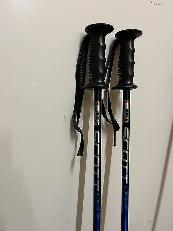 Bastoncini da sci: Pair de bâtons de skis enfant 85 cm – Usato da Geneve venduto da Jlinares