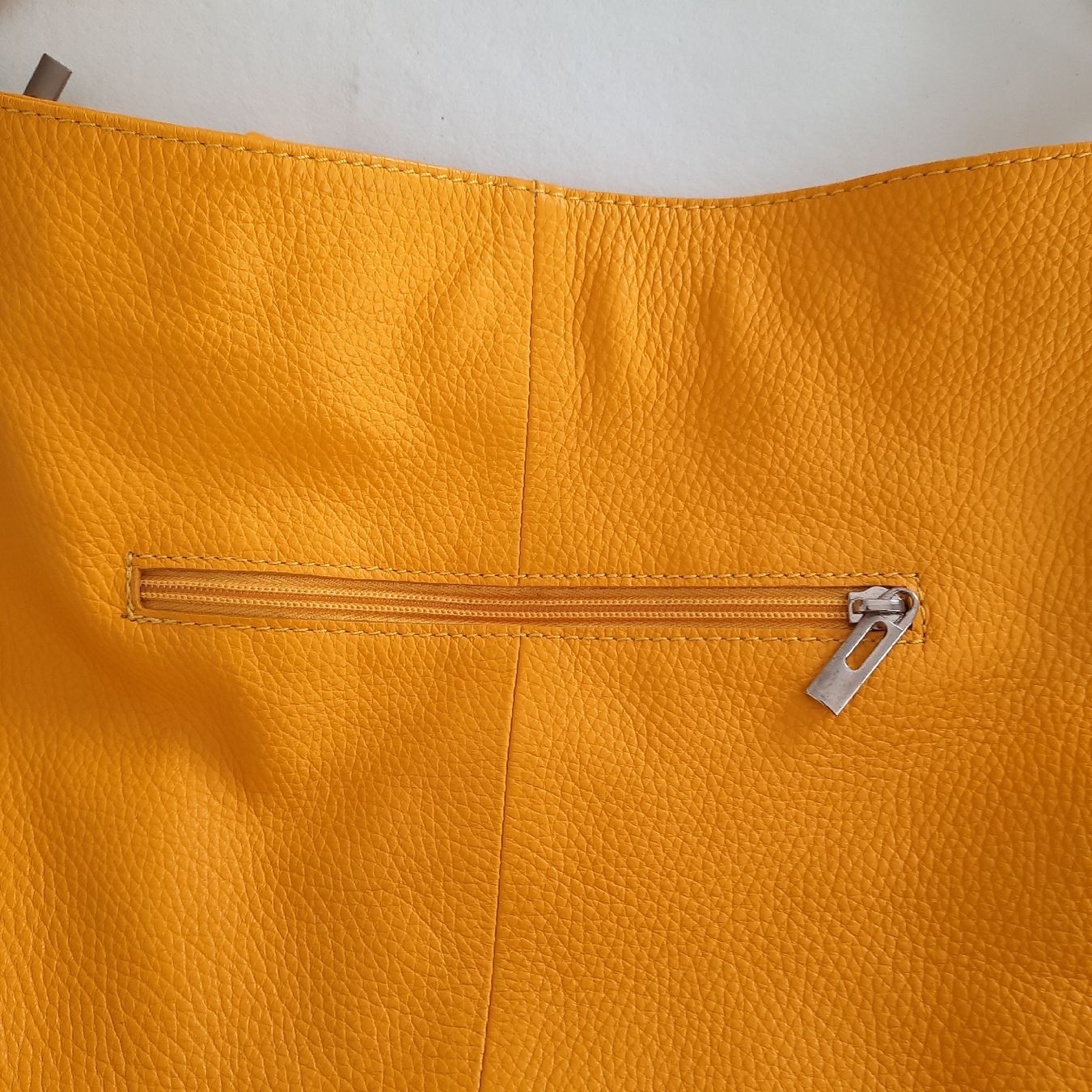 Borse da donna: Echteleder Umhänge Tasche NEU. gelb.Top. – Nuovo e nell'imballaggio originale da olten venduto da Laterne50 3