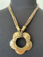 Collier fleur vintage en metal  doré (,Dana!