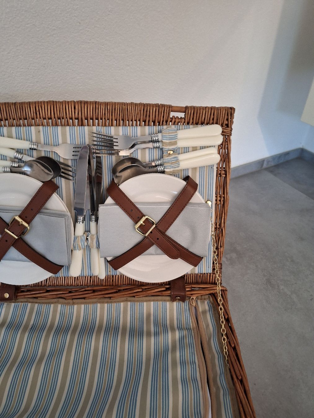 Autres articles pour la maison: Piknikkorb – Neuf (Voir description) à Ettingen par Platzhirsch63 1