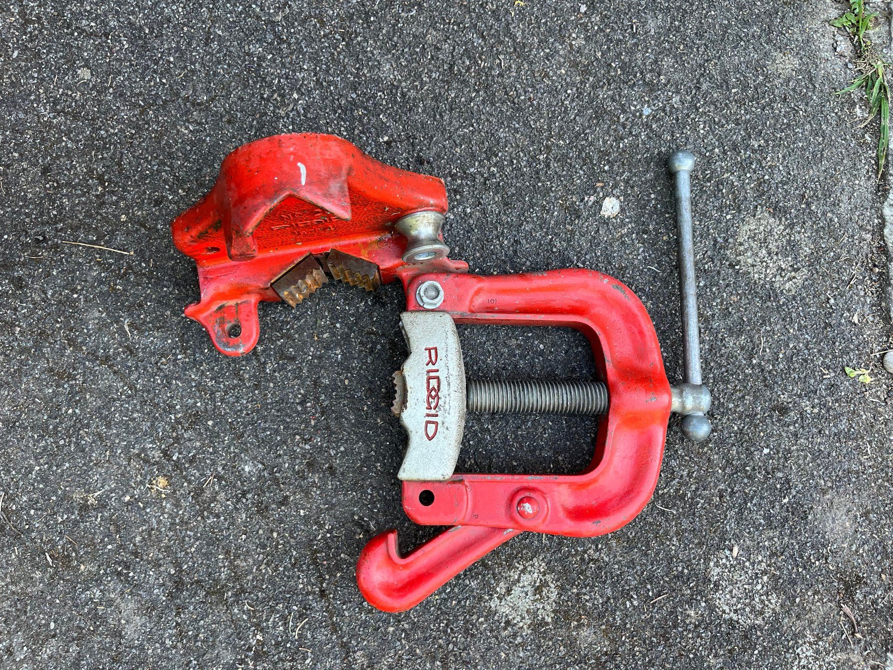 Ridgid Tutti gli attrezzi: Ridgid Rohrmontage-Schraubstock – Usato da Winterthur venduto da bauprofi07 3