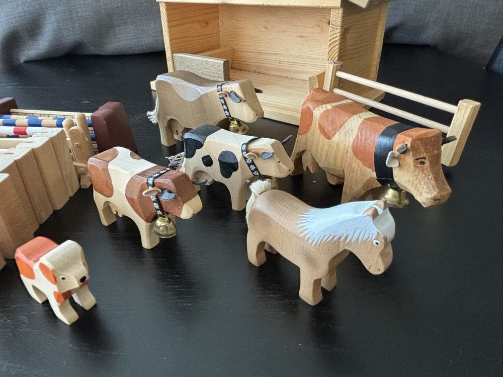 Tierstall mit Tieren und Zaun aus Holz (Gebraucht) in Rapperswil SG für ...
