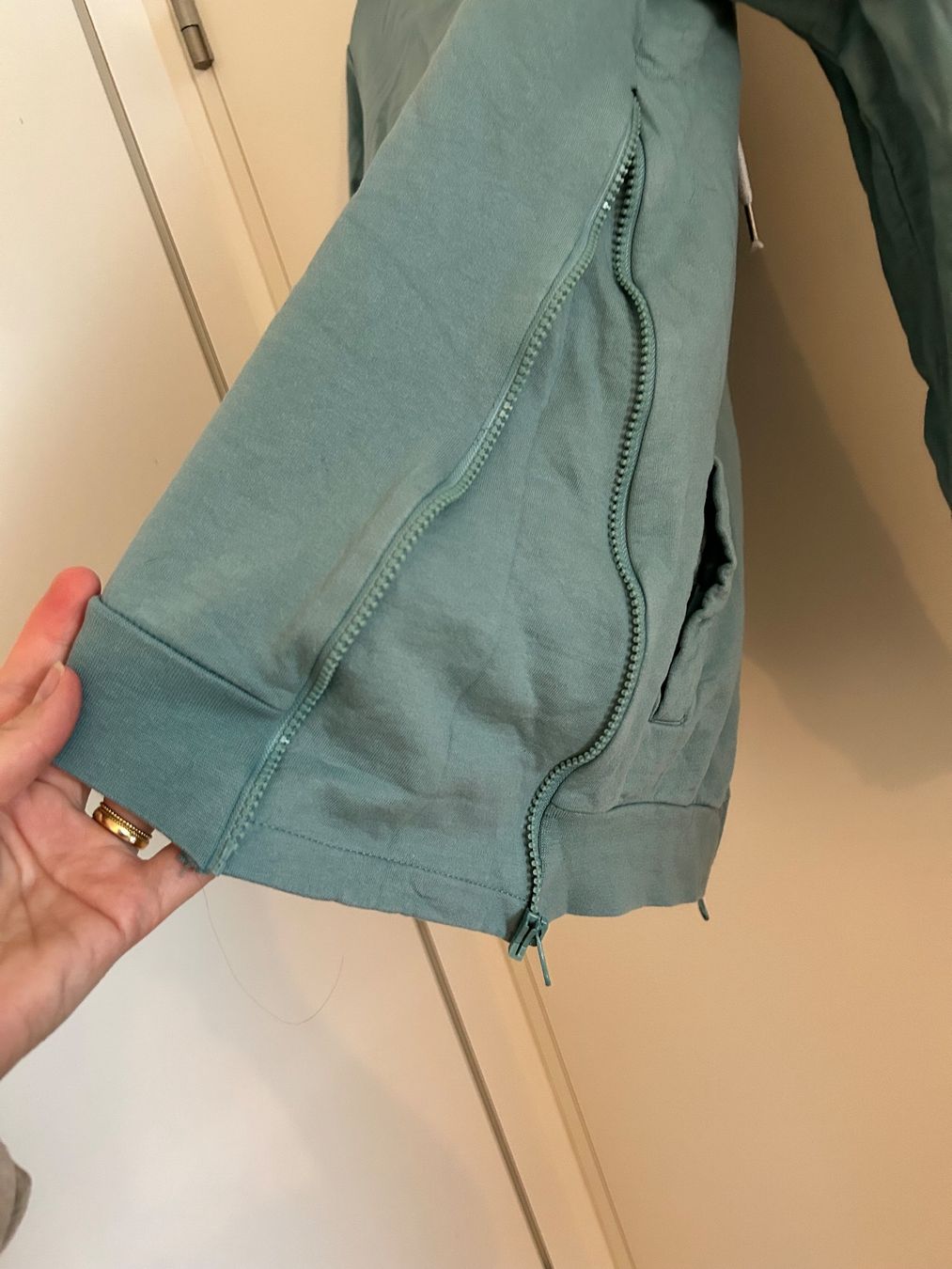 Maglioni & Felpe: Tragejacke / Sweatjacke Türkis – Usato da Zürich venduto da predisha 2
