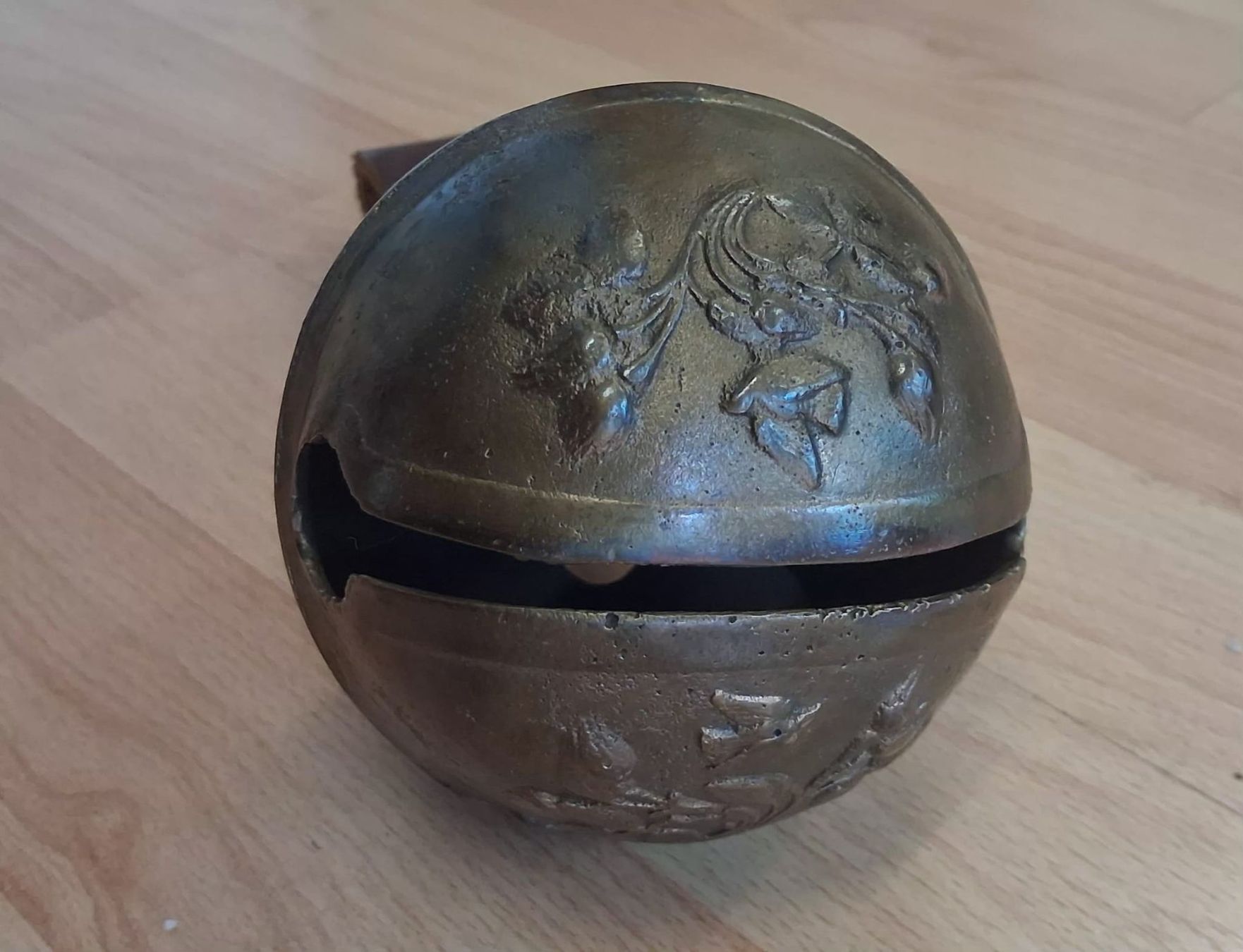 Campanacci mucche: Bauglocke mit Lederriemen – Usato da Sonceboz-Sombeval venduto da ant_cd5j 4