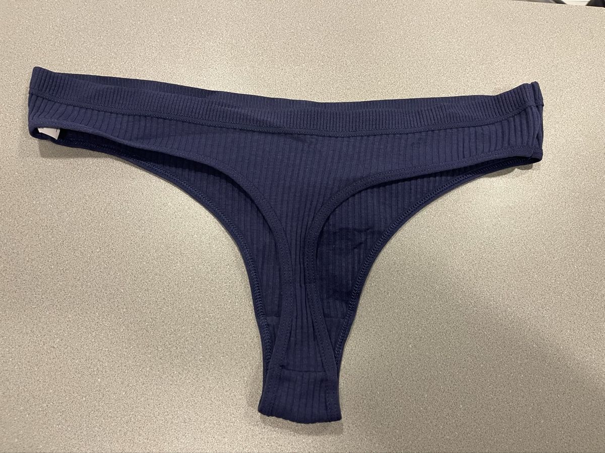 Altra biancheria intima: Dunkelblaue Damen String Tanga, neu, Grösse L – Nuovo e nell'imballaggio originale da Wohlen AG venduto da abaci 1