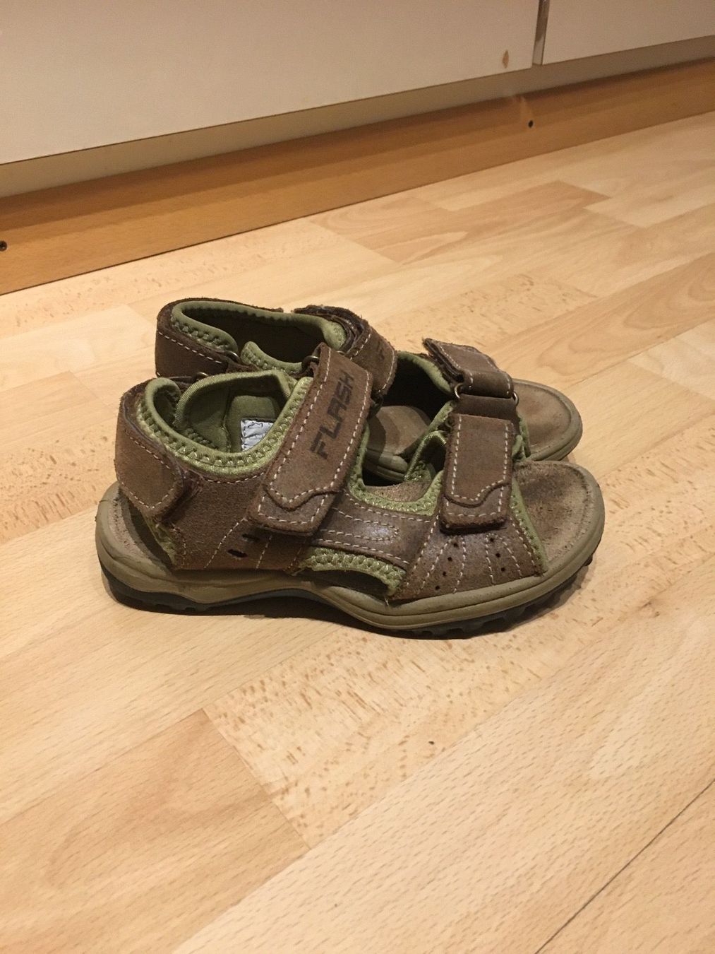 Scarpe per ragazzi: Schuhe / Sandalen Gr.30 – Usato da Uetendorf venduto da Gar_9pvy 2