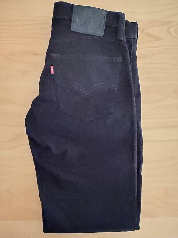 Jeans: Levi's Jeans schwarz Grösse 31/32 – D'occasion à Luzern par sab_r8tg 2