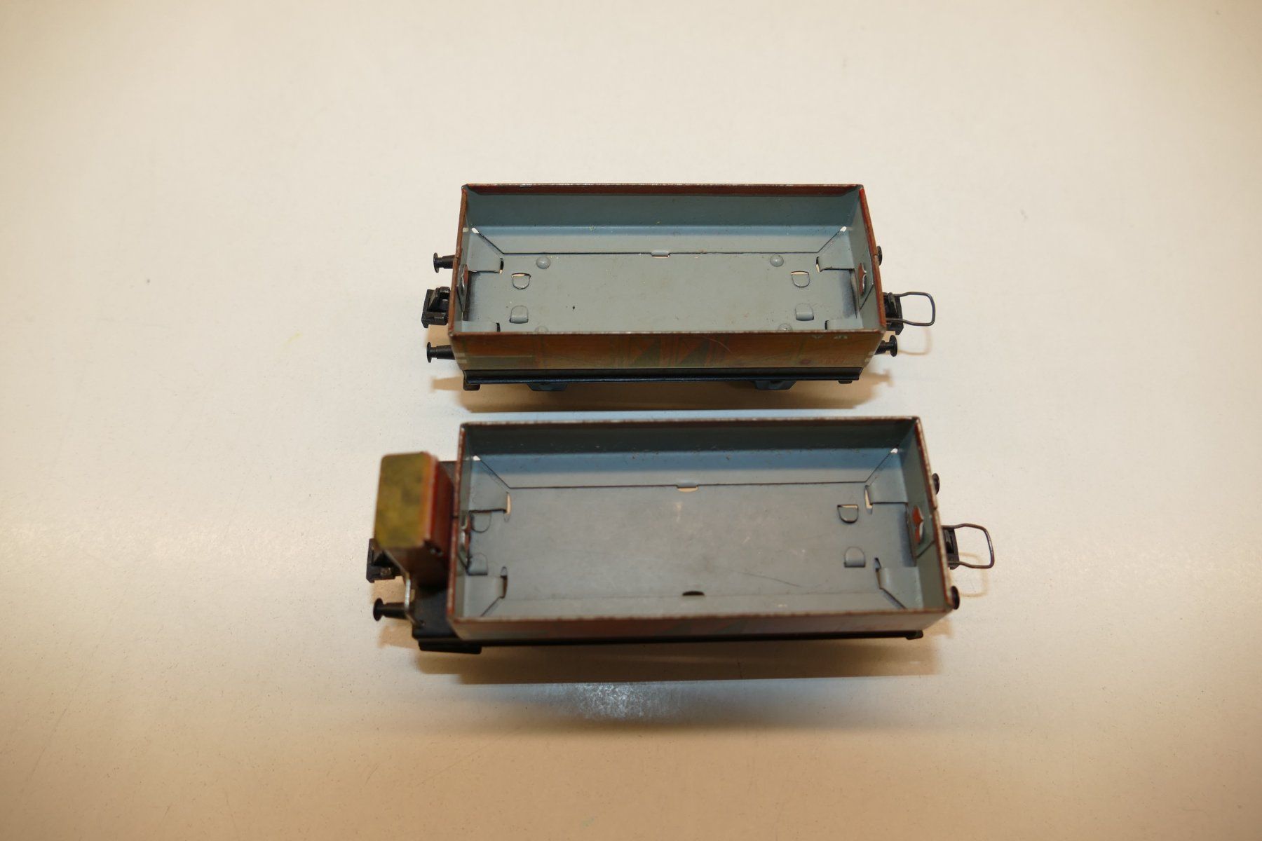 Trix Modelleisenbahnen: Trix Express H0: 2xNiederbordwagen – Gebraucht aus Niederhasli von rail-duerst 4