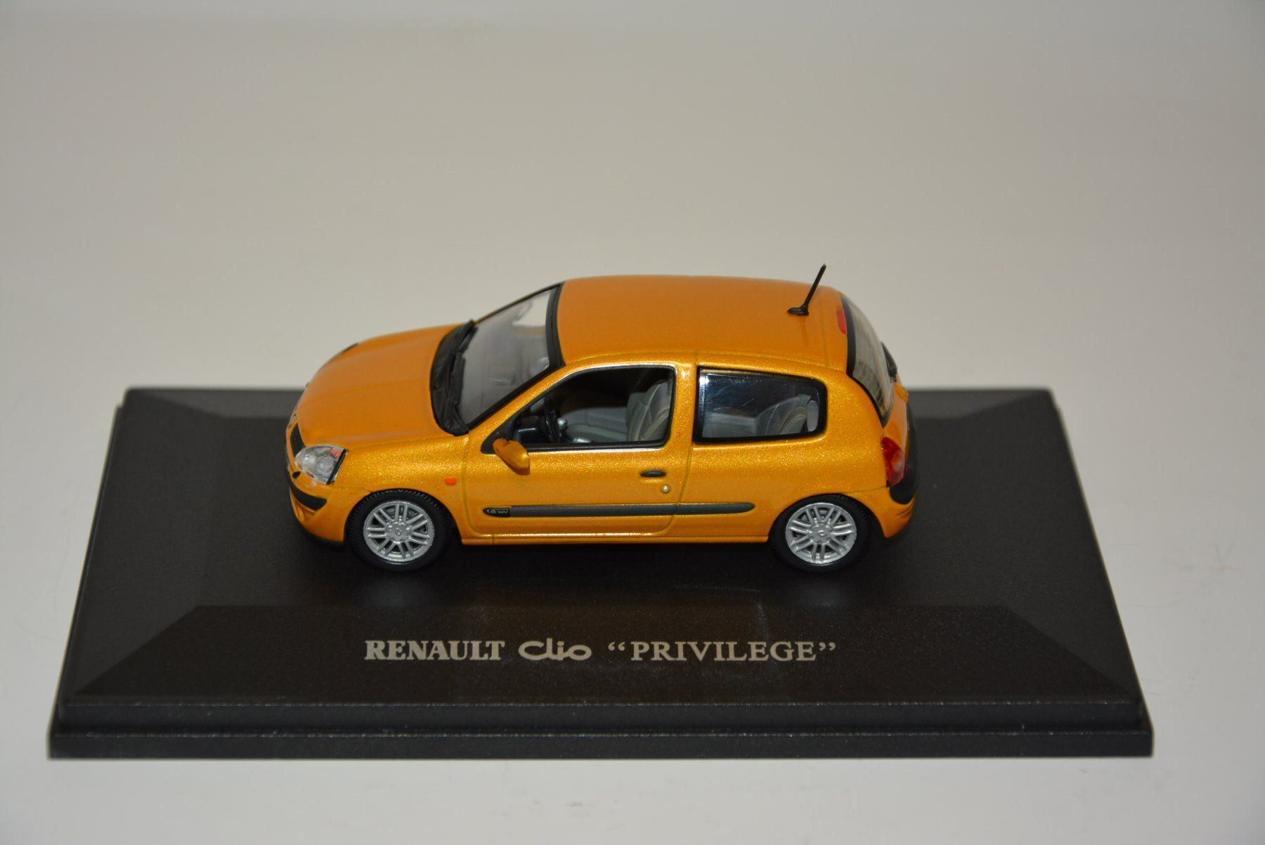 Renault Modellini d'auto: Renault Clio "Privilege" , UH , 1:43 – Nuovo e nell'imballaggio originale da Goldach venduto da Feivel9 1