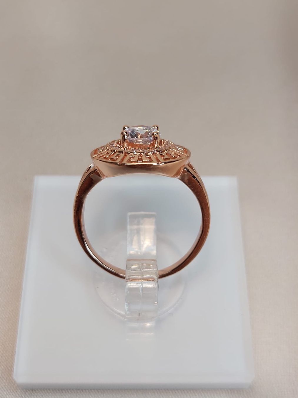 Anelli: Vergoldeter Ring im griechischen Stil mit weissem Stein Gr.8 – Nuovo (secondo la descrizione) da Grenchen venduto da dar_6d52 1