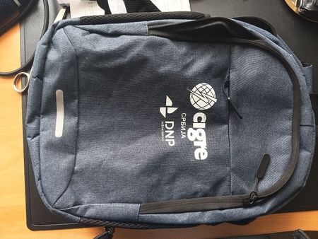 Geräumiger Rucksack mit USB-Anschluss für Laptop