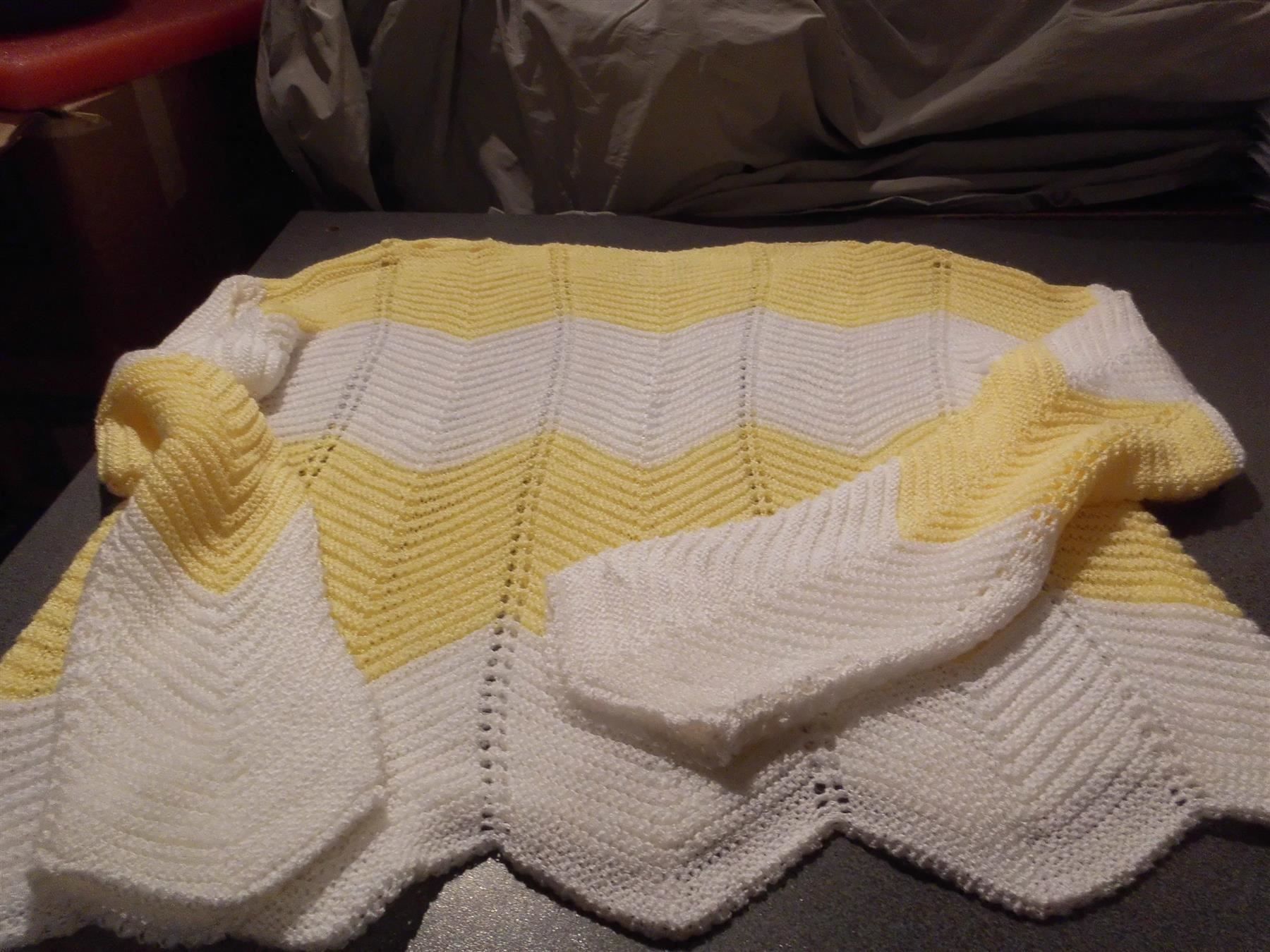Pullover & Sweatshirts: Pullover ca. Grösse M, Zebra, weiss/gelb – Gebraucht aus Zürich von abraxas1291