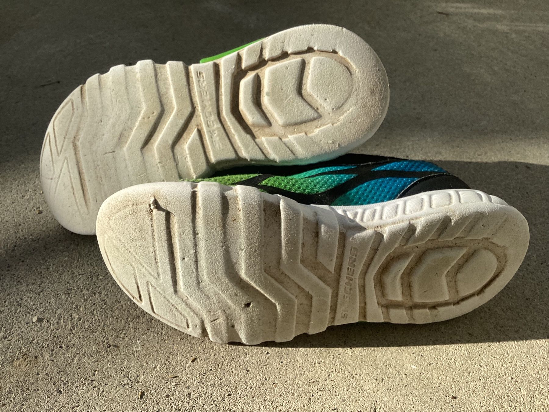 Skechers Scarpe per ragazzi: Skechers LED Gr. 33 – Usato da Männedorf venduto da Molum 5