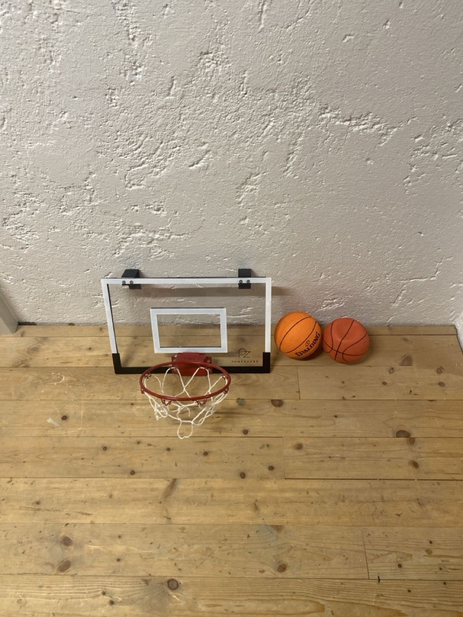 Giocattoli: Canestro da basket per bambini. – Usato da Winterthur venduto da Aleujkaj