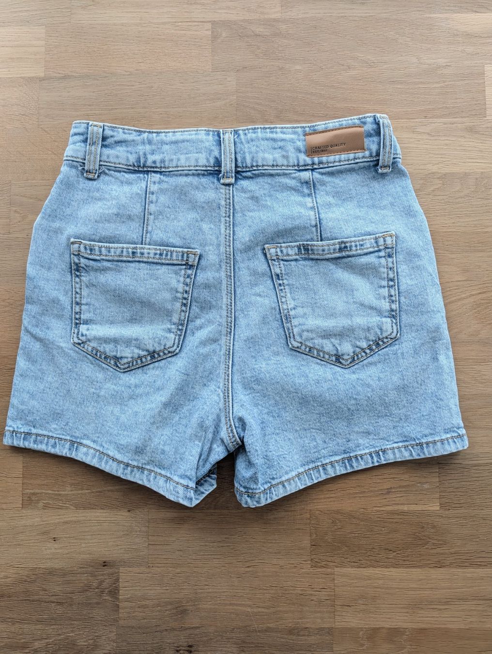 C&A Pantaloni: Jeans Shorts, hellblau, Gr. 152 – Usato da Dettighofen venduto da kk333 2