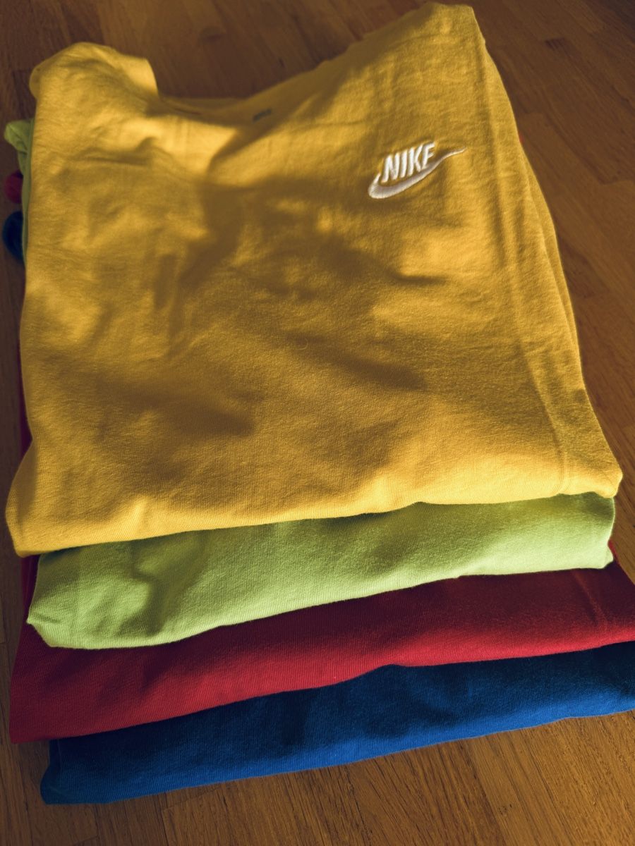 Nike T-Shirts: Original Nike Shirts, 4 Farben im Set, Gr. S – Gebraucht aus Adliswil von Wl2006 2