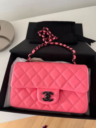 Sac à main Chanel classique cuir rose neuf 17cm