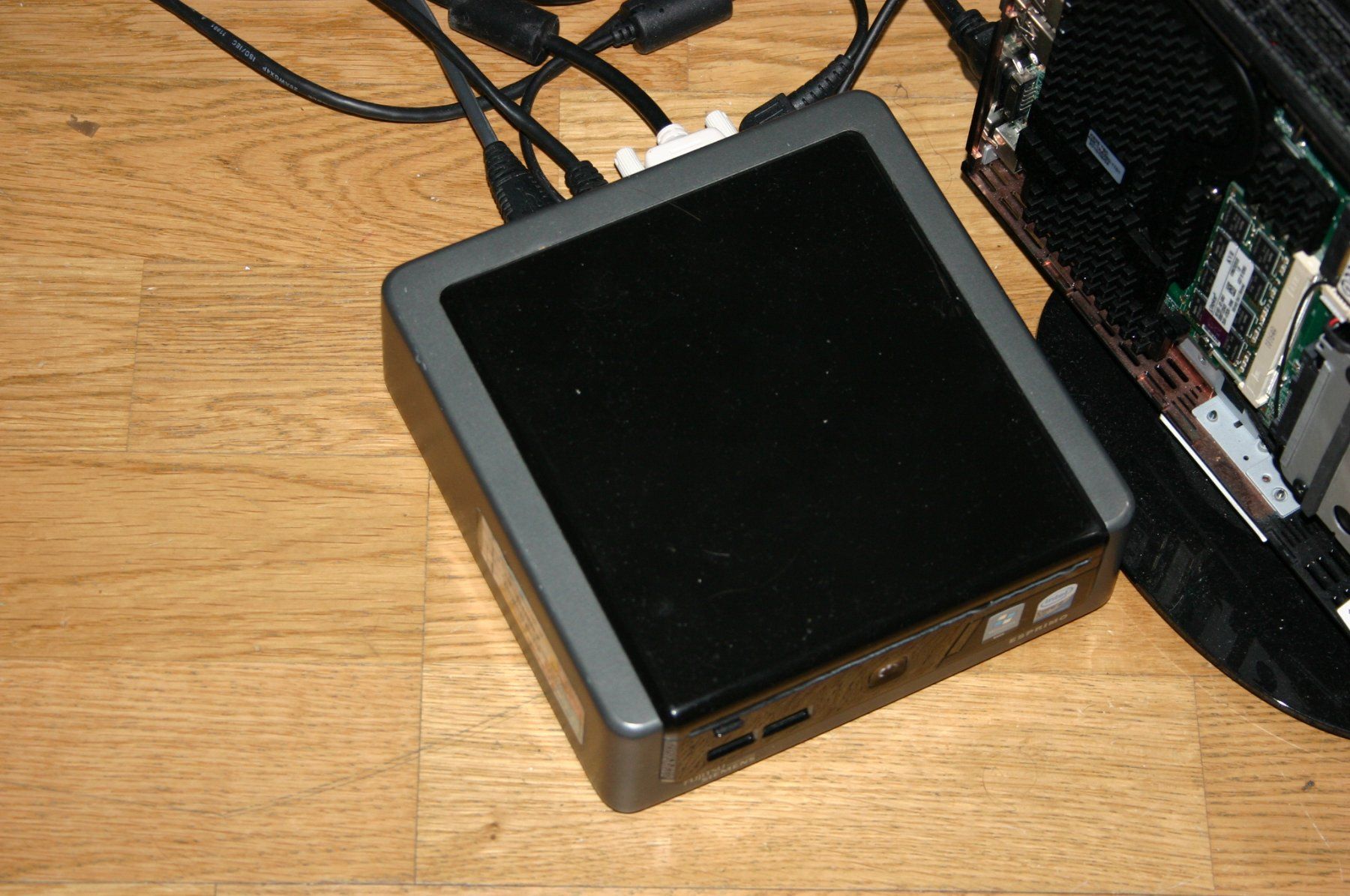 Fujitsu PC: Mini-PC Fujitsu Siemens Esprimo mit Windows 7 – Usato da Stettlen venduto da Bigjm 3