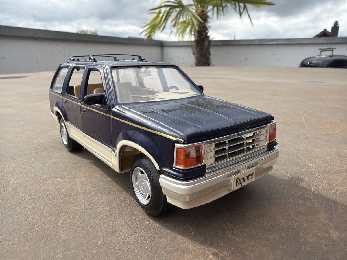 Maisto Modellini d'auto: Ford Explorer - 1/24 - Maisto  – Usato da Wolfwil venduto da Rolex1 3