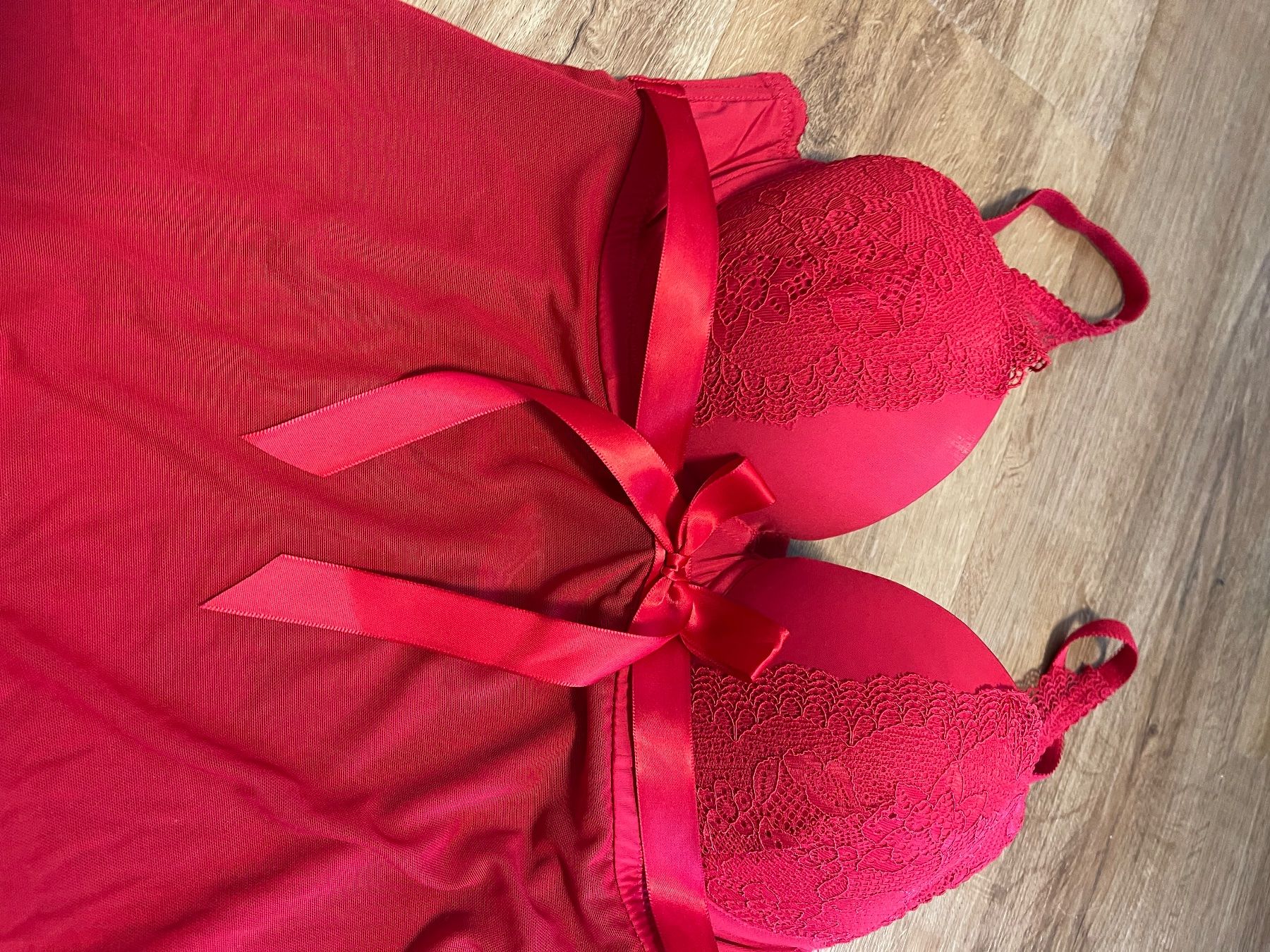 Altra biancheria intima: Negligee in Rot mit Cup B Grösse S – Usato da Bassersdorf venduto da Sandy456 1