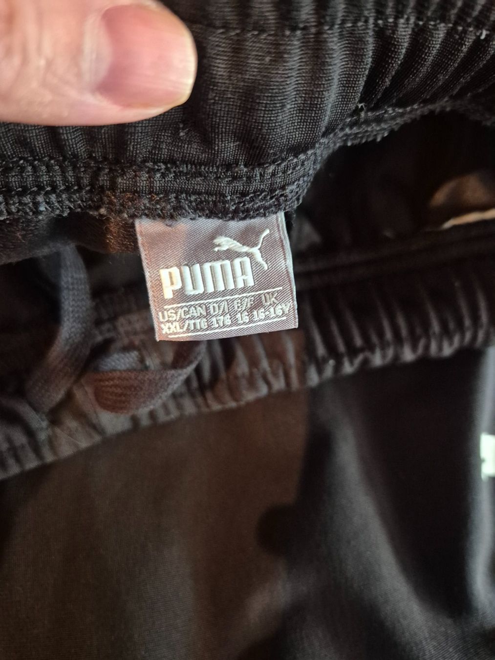 Puma Pantalons: Schwarze Puma Trainingshose, Grösse 176 – D'occasion à Urdorf par Nataschli 2