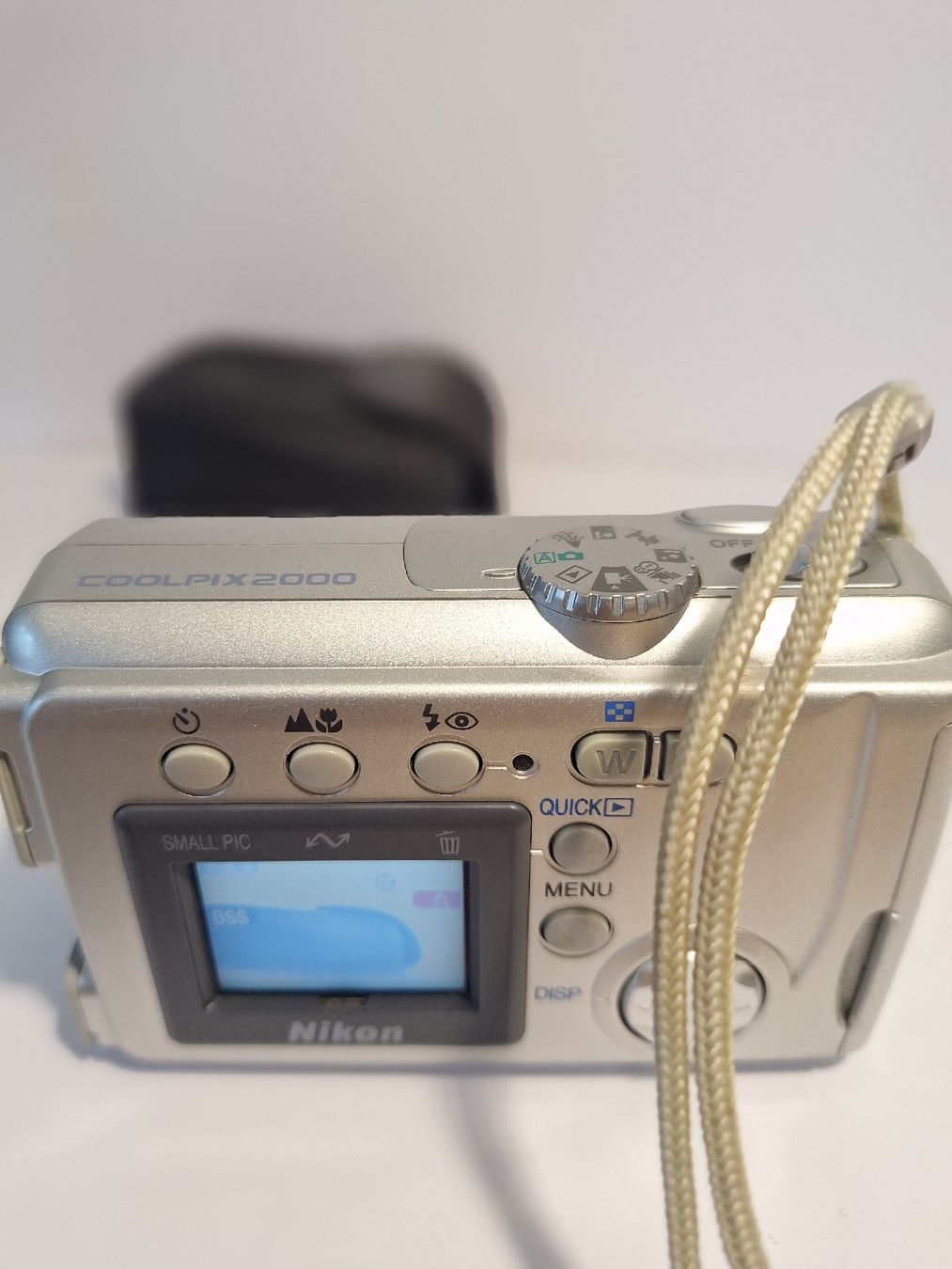 Nikon Fotocamera: Nikon Coolpix 2000 2.0mp Digitalkamera – Usato da Pfäffikon SZ venduto da TobyPeterson 4