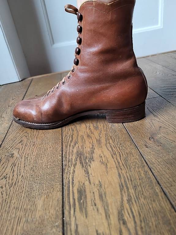Pattini da ghiaccio: Antike Stiefeletten/Schlittschuhe 38/38.5 – Usato da Bern venduto da CHVG 2