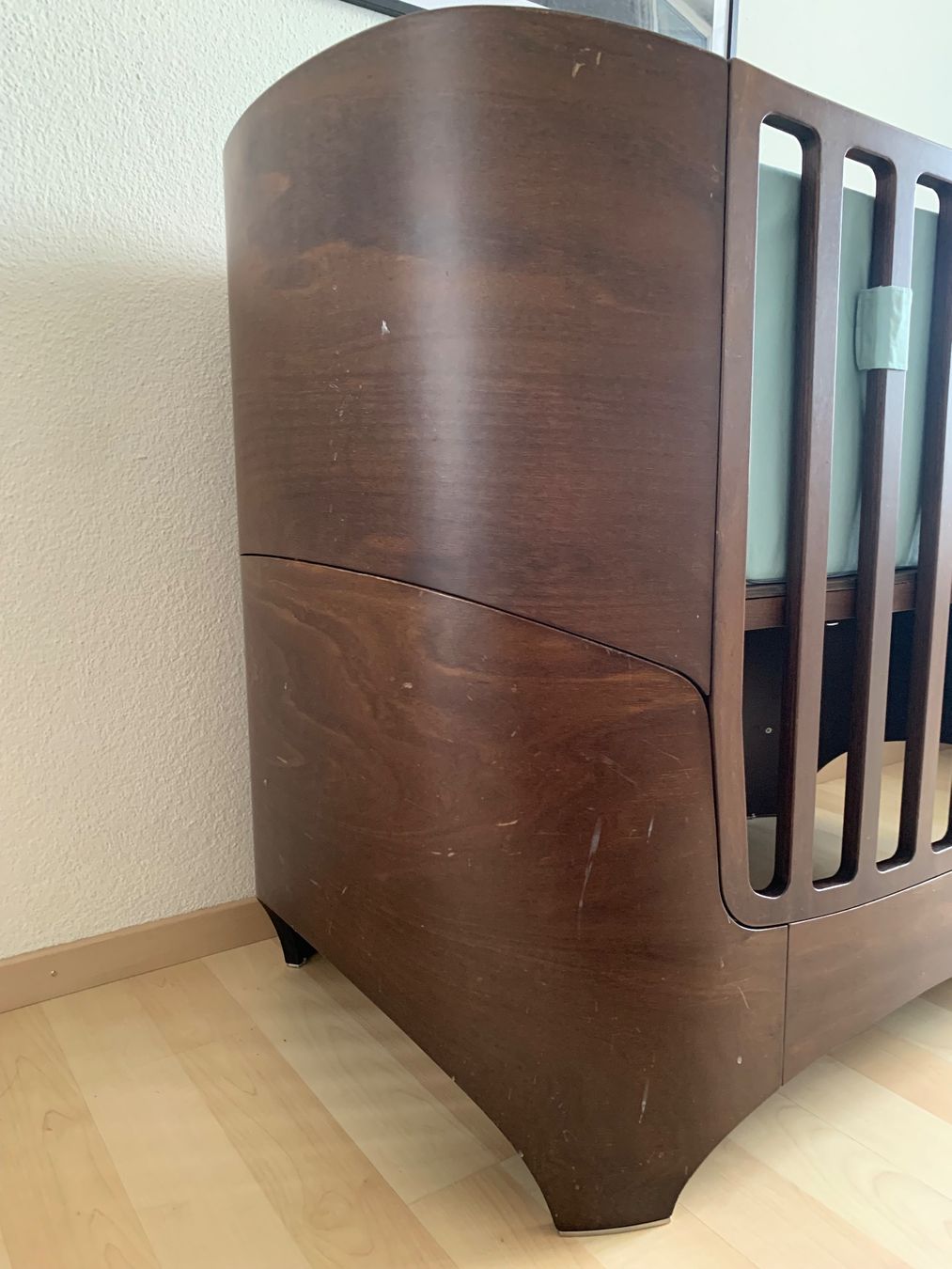 Leander Betten: Leander Walnut Classic Baby Cot + Junior Parts + Bumper – Gebraucht aus Kriens von mat_9gtt 4