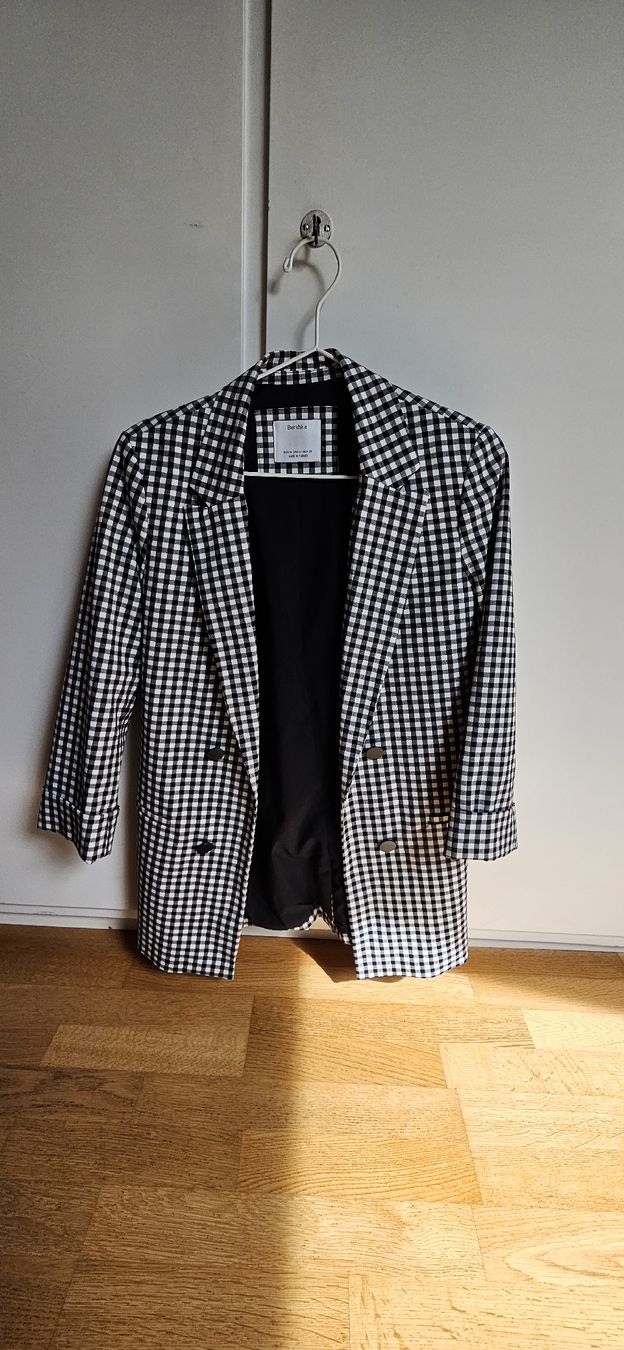 Bershka Completi & Tailleur: Blazer Bershka Grösse M – Usato da Rombach venduto da ThriftBetter