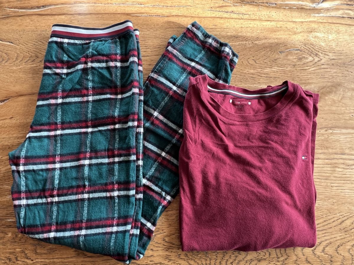 Tommy Hilfiger Pyjamas: Hilfiger Pijama Gr 152 – D'occasion à Uebeschi par 1Anna1