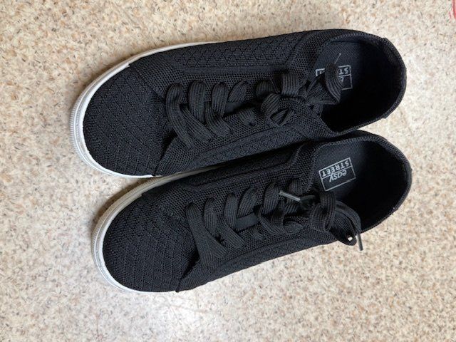 Scarpe da donna: damen sneaker grösse 38 – Usato da Oeschgen venduto da Mich_elle 1