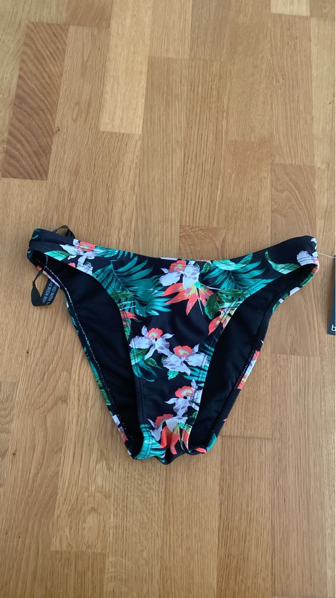Costumi da bagno & Bikini: Blumen Bikiniunterteil, Grösse 36, ungetragen – Usato da Burgdorf venduto da allesolivia
