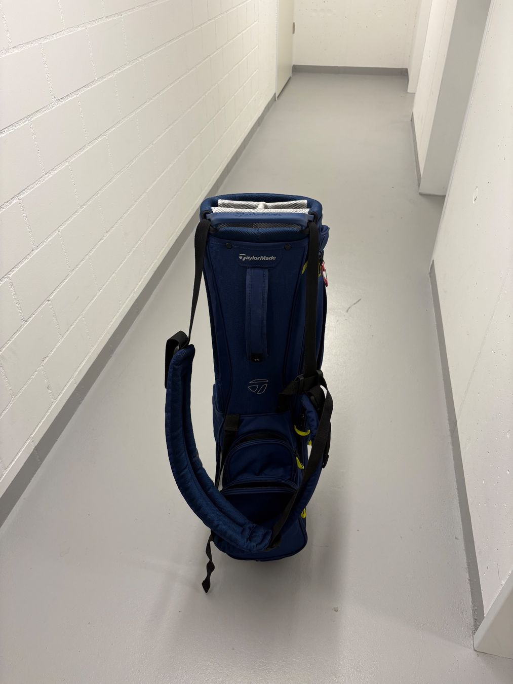 Taylor Made Borse: Taylor Made Flextech Lite Standbag-Navy Flag / Grey – Usato da Allenwinden venduto da jef_9w6z 3
