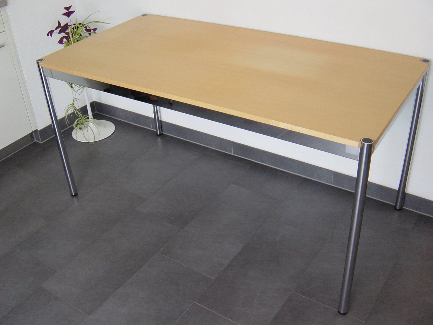 Tables: USM Haller Tisch 150 cm – D'occasion à Wil SG par Pin05 1
