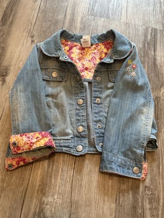 Coole, süsse Jeansjacke Gr. 86 mit Blumen