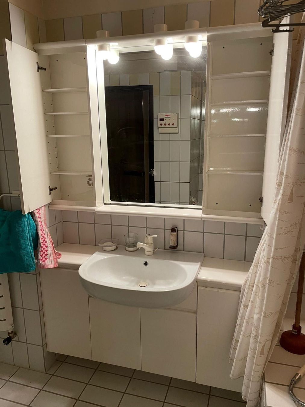 Armadietti a specchio: Badzimmergarnitur – Usato da Solothurn venduto da Spicar