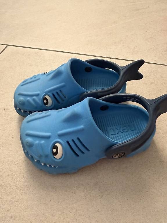Scarpe per ragazzi: Pantoletten Shark – Usato da Bülach venduto da Peron83 1