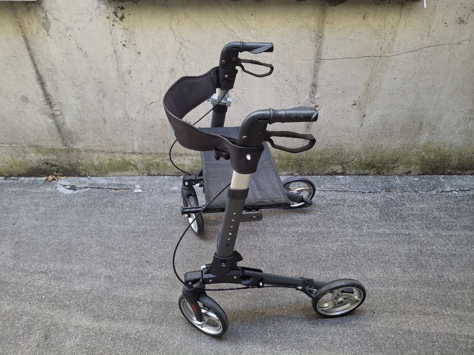 Ausili per la deambulazione: Rollator, Gehhilfe Walzvital – Usato da Fislisbach venduto da HurtiBrocki 1