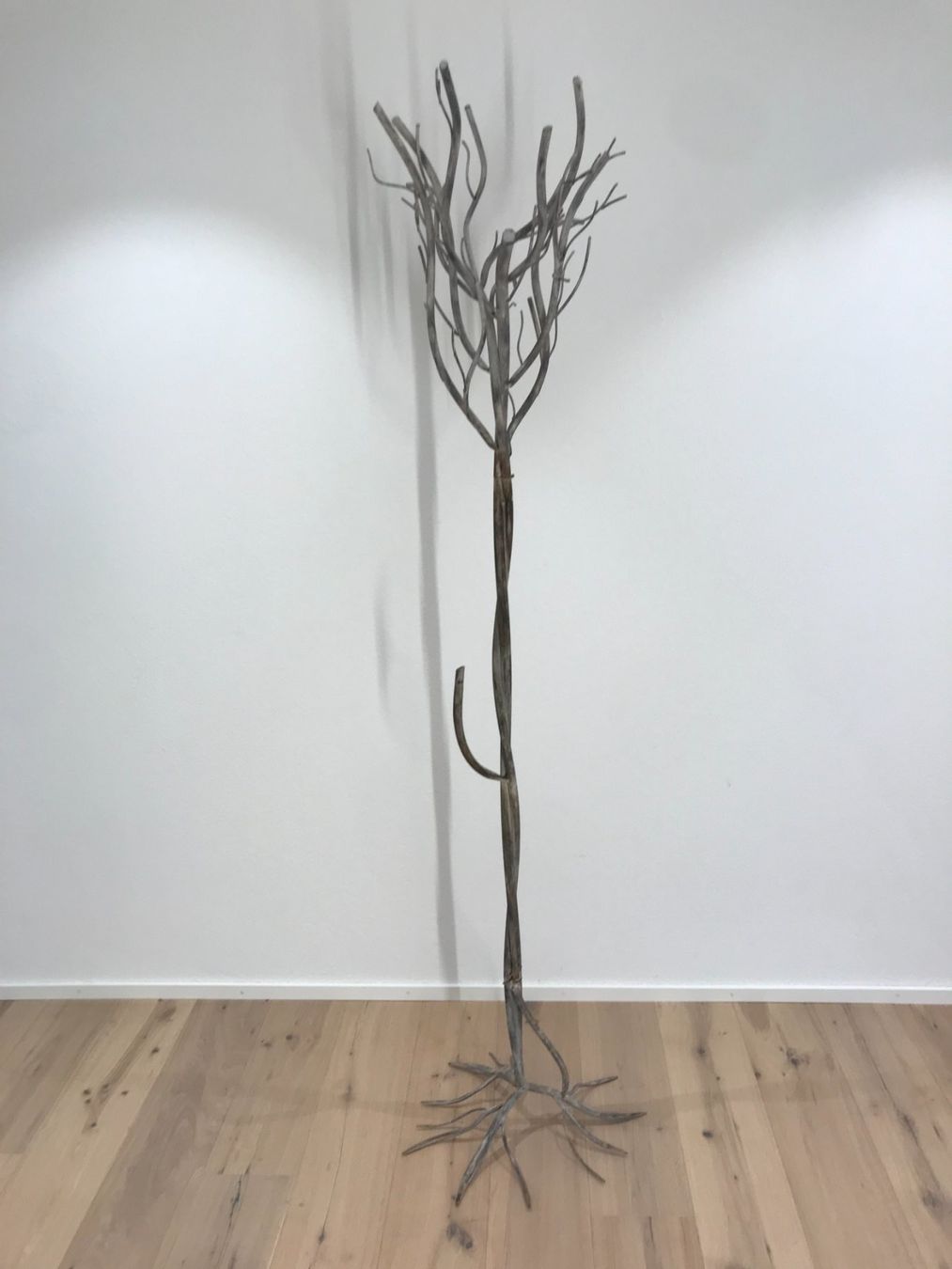 Guardaroba: Deko Baum Design Garderobe – Usato da Gersau venduto da pd-design-and-art