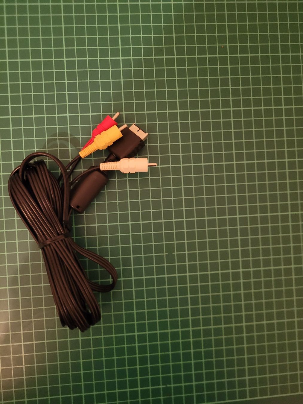 Sony Cavi: Playstation 2 AV Cable - Excellent Condition - For Retro Fun – Usato da Meyrin venduto da Retro-GZ 1